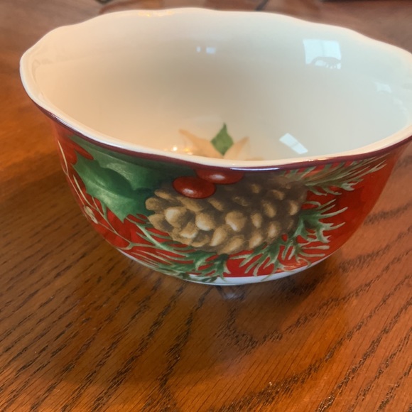 BEAUTIFUL Holiday/Christmas Bowl NWOT - Porcelain China Gorgeously Designed - Picture 12 of 15